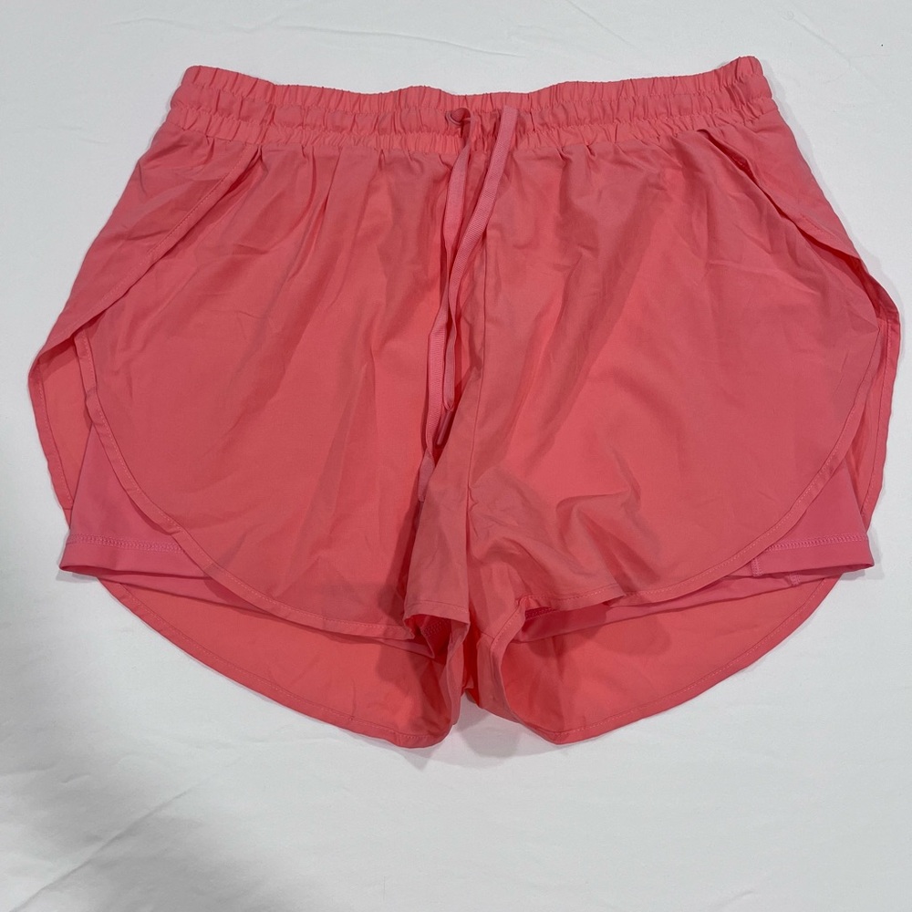 NWOT Buffbunny Collection Lifesaver Short Macaroon Size Medium